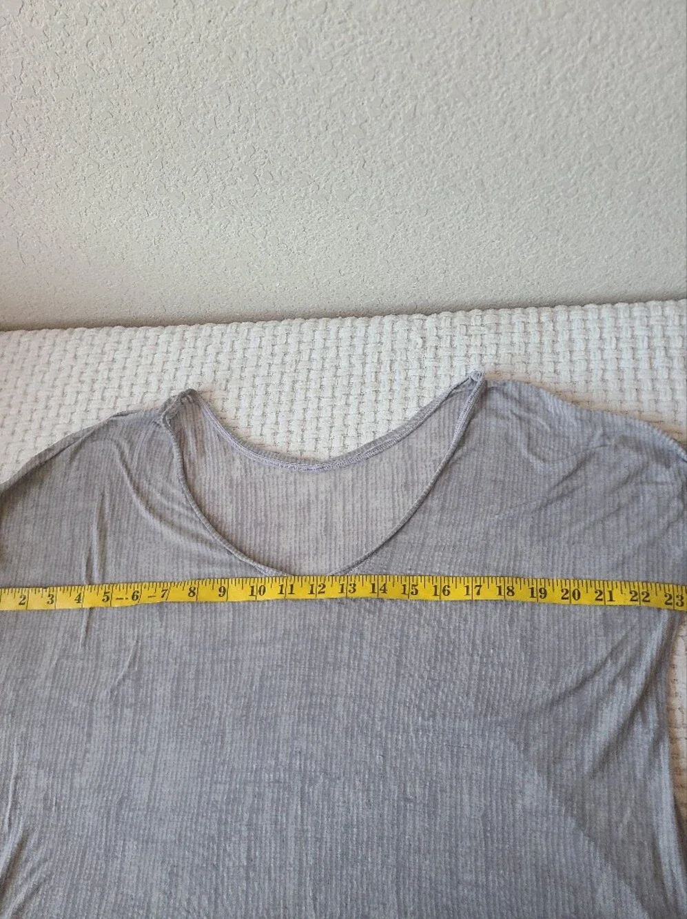 Lululemon Flip Your Dog Long  Light Gray Ribbed V-Neck Long Sleeve Top Size 4